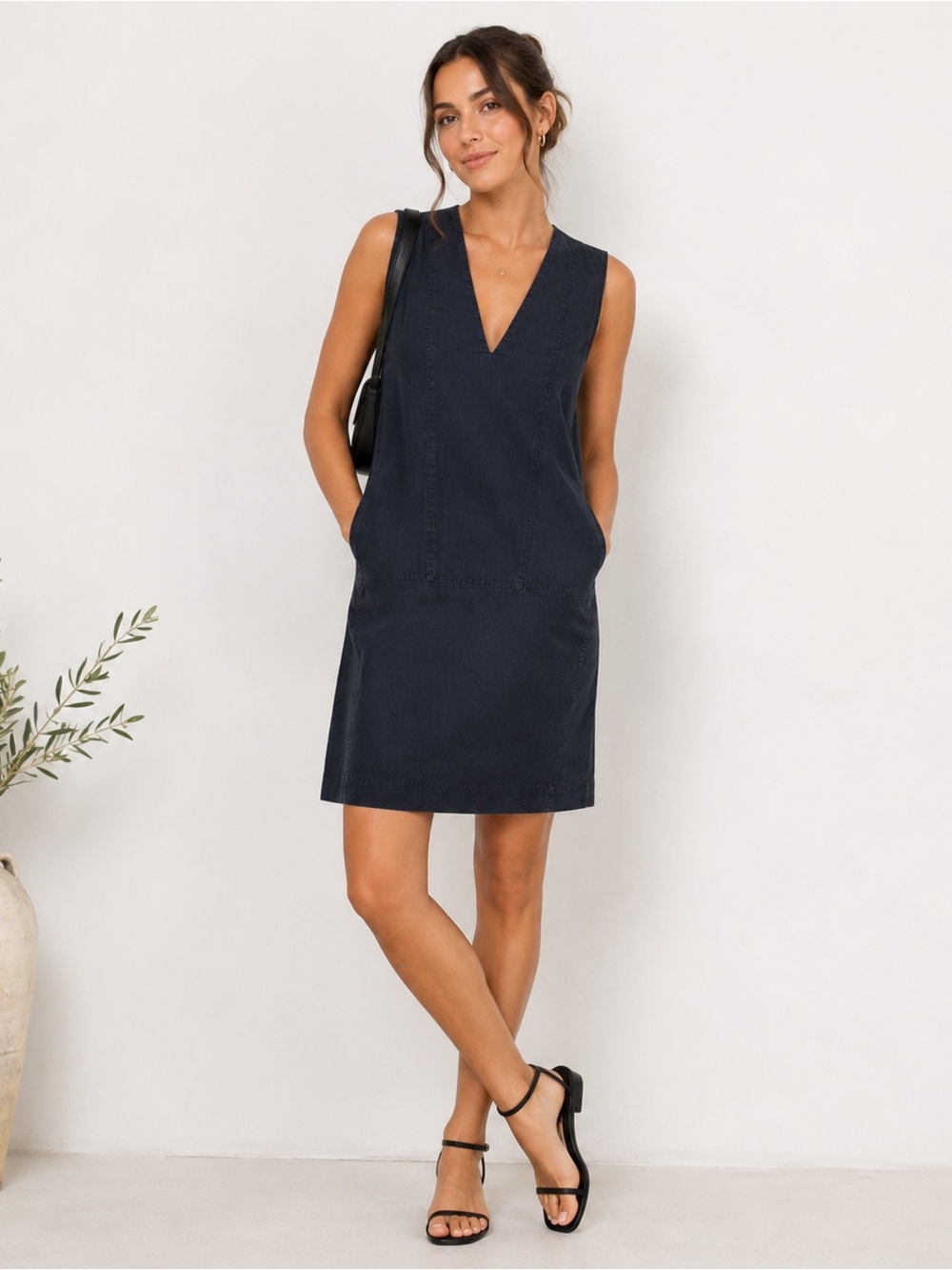 Everlane Black Sleeveless Shift Dress Size 8 | V-Neck Pockets Minimalist